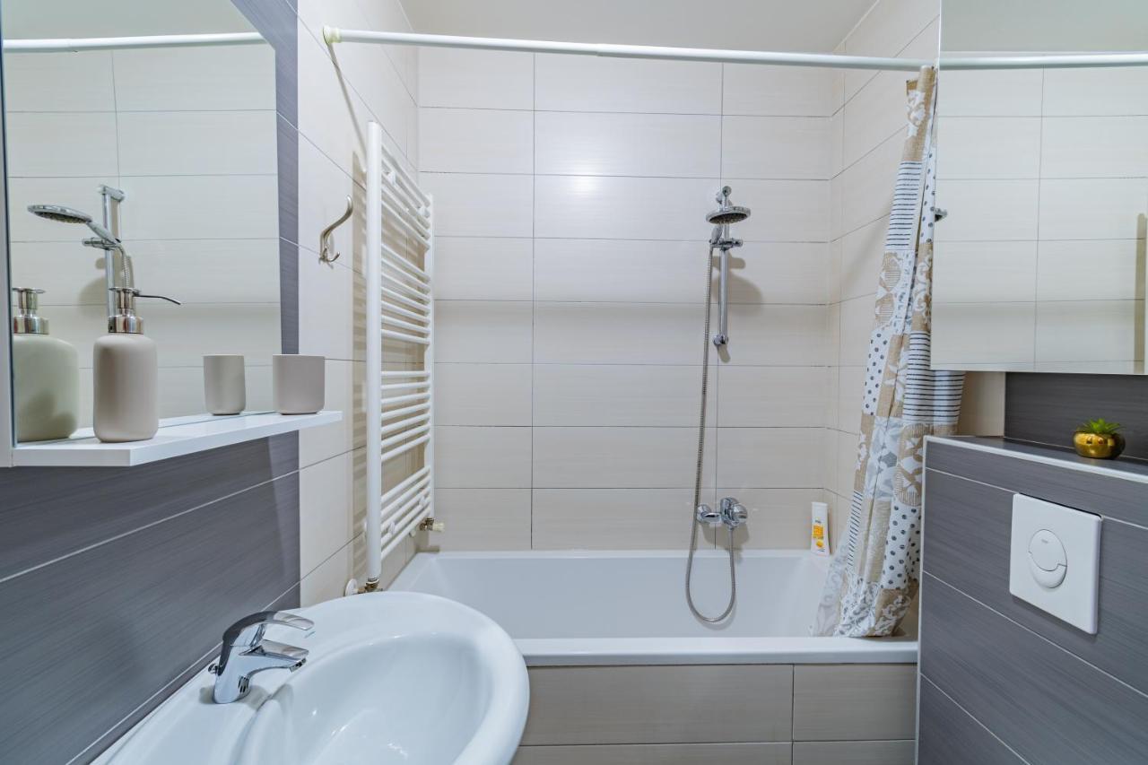 Flexible Selfcheckins 30 - Zagreb - Garage - Electric Vehicle Ccharger - Big Loggia - New - Apartments Repinc 30 Buitenkant foto